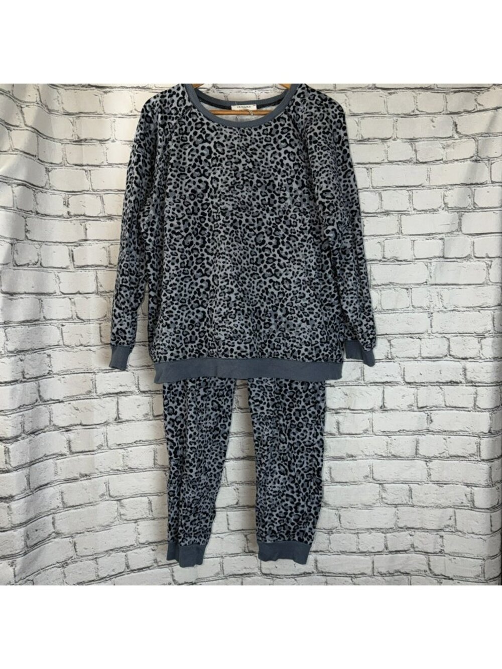 Zenana Women’s Lounge Set Large L Grey Leopard Print Sweater Pullover Casual